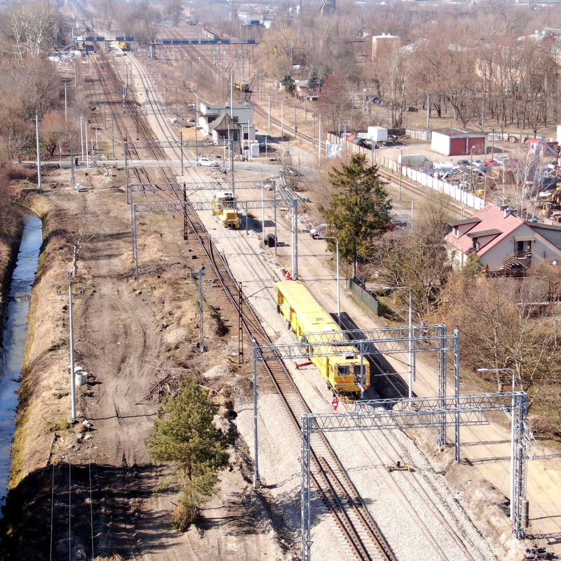 Zdjęcia przedstawiają budowę nowego toru kolejowego w Bieżanowie.